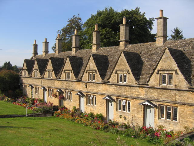 Chipping Norton Almshouses © Copyright David Stowell and licensed for reuse under this Creative Commons Licence.