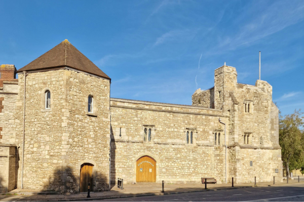 Six great reasons why you should buy in Southampton (2).png