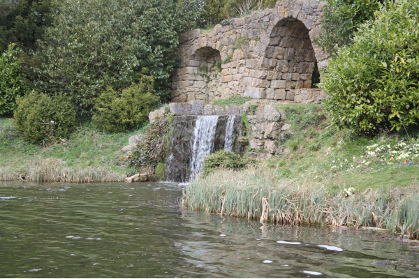 The best gardens to visit in Buckinghamshire (2).png