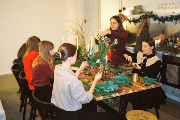 Thrifty Christmas shopping tips for cost-conscious renters (1).png